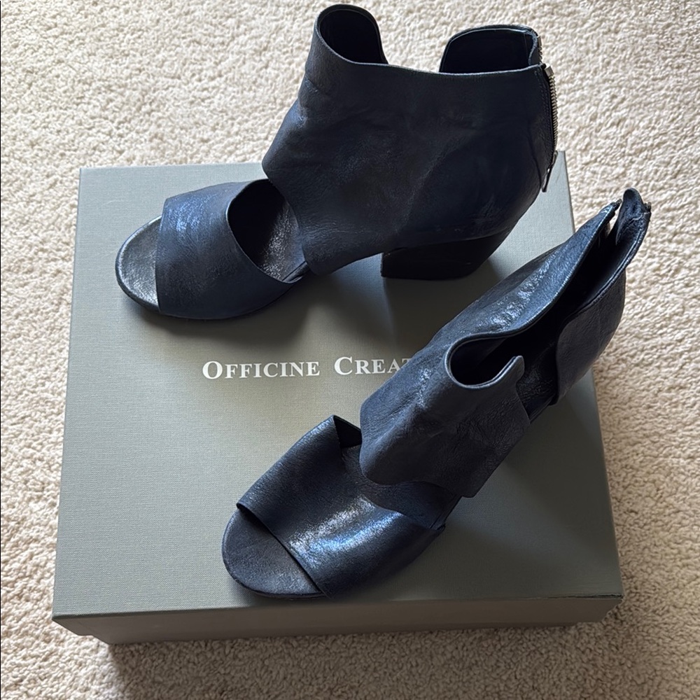 Officine Creative Blue sandals